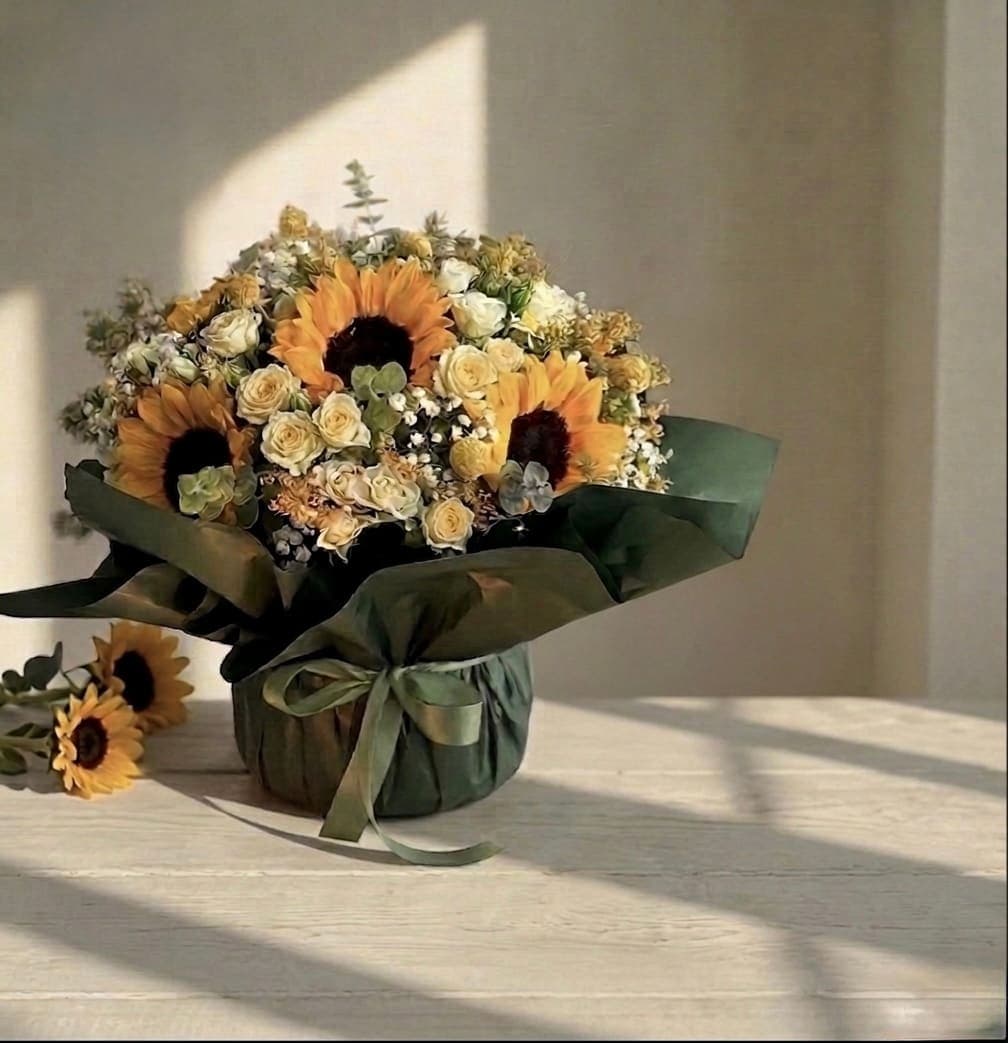 Golden Radiance Bouquet photo 3