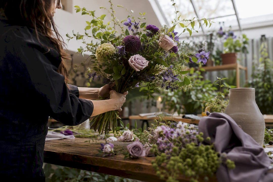 Custom Bouquet Design: How to Order and Brief a Florist