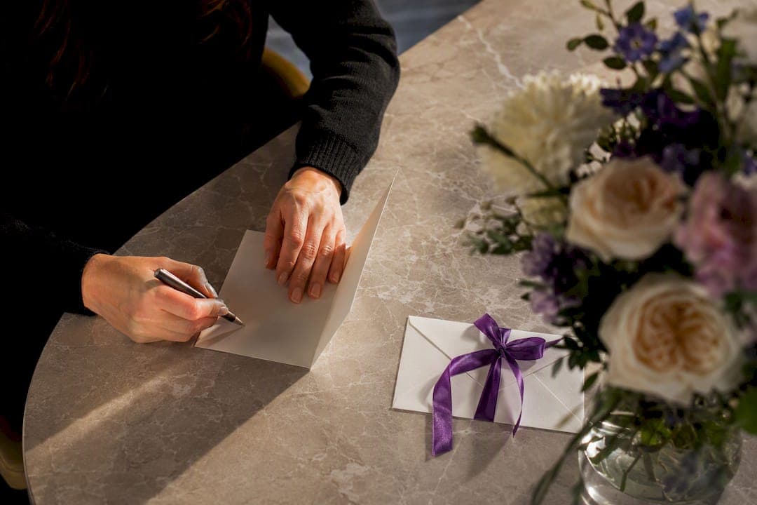 Card Ready Sympathy Flower Messages: Examples and Canadian Etiquette
